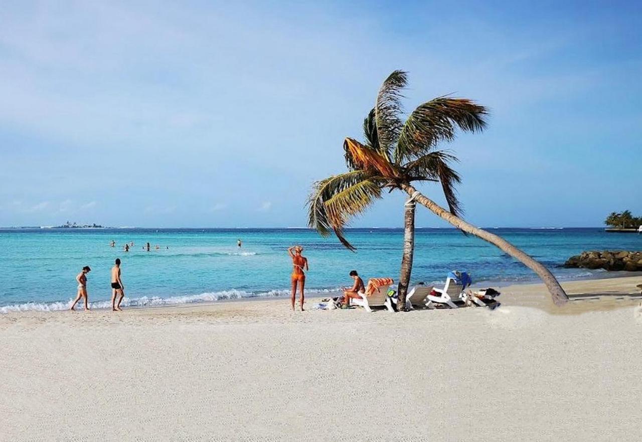 Adroit Beach Inn Guraidhoo  Kültér fotó